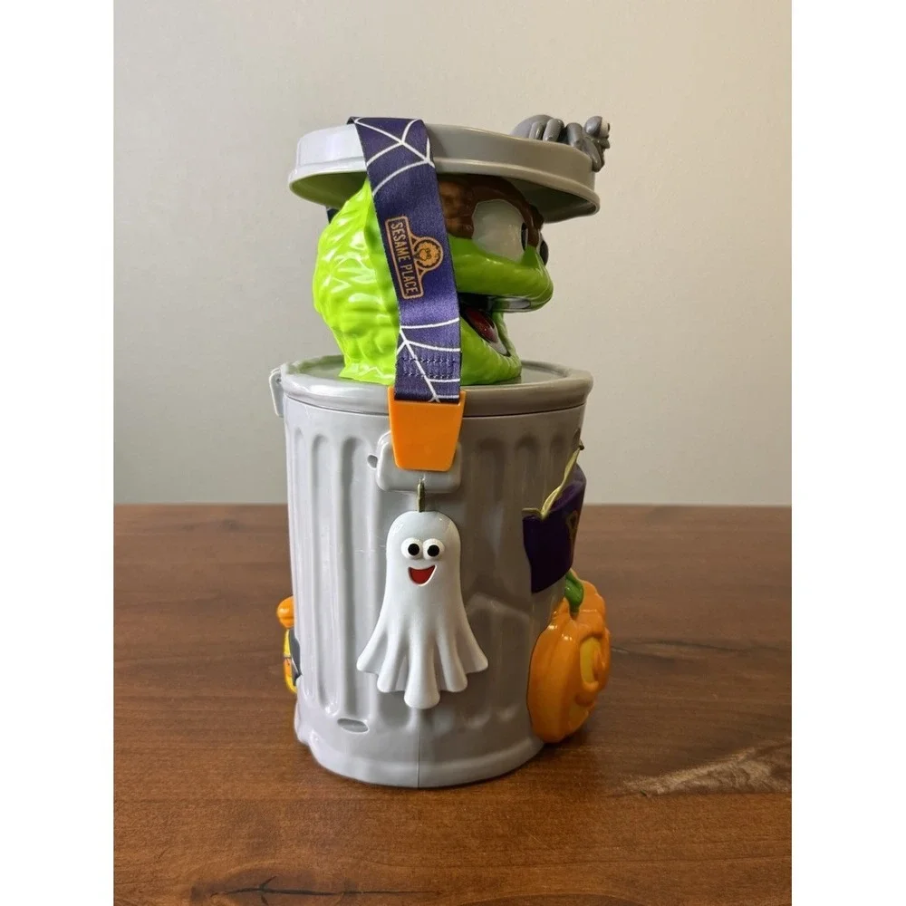2024 Seaworld Halloween Spooktacular Oscar the Grouch Popcorn Bucket Decor